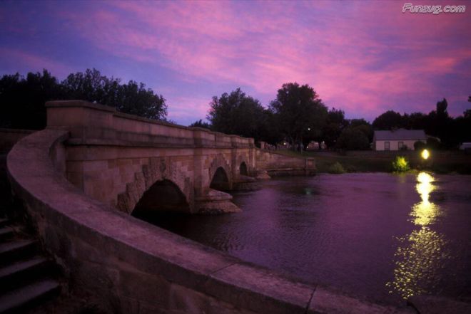 Click to Enlarge - Bollywood Beauty Urvashi Sharma Wallpapers