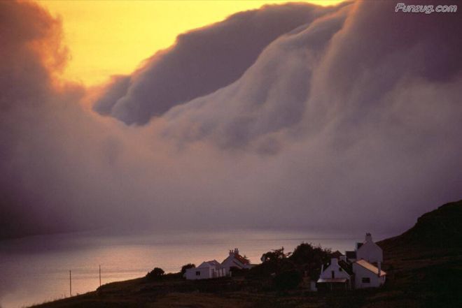 Click to Enlarge - Bollywood Beauty Urvashi Sharma Wallpapers