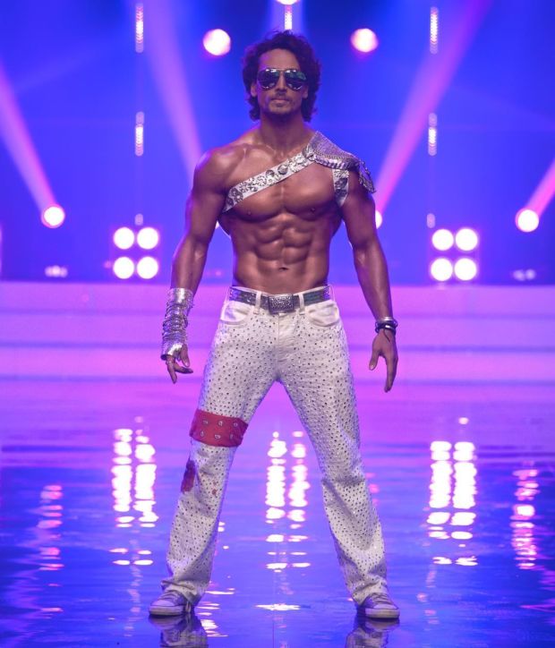 Tiger Shroff's Carved Tough Abs In His Next Film Munna Michael!