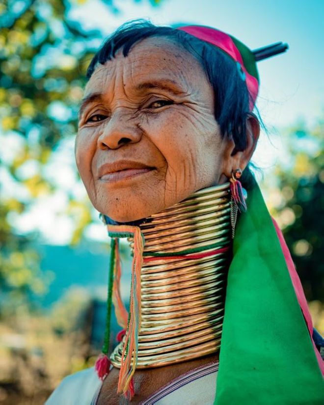 A Mysterious Story About The Long-Necked People | Funzug.com