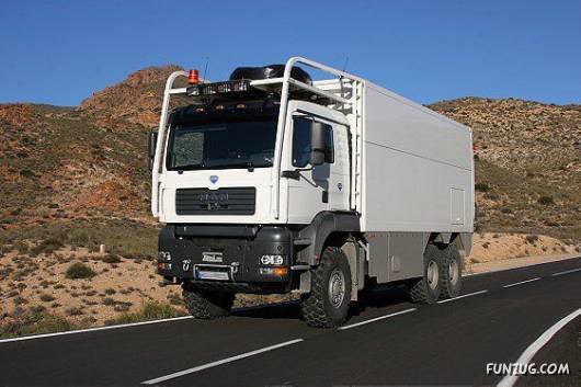 Amazing Home Inside a Truck