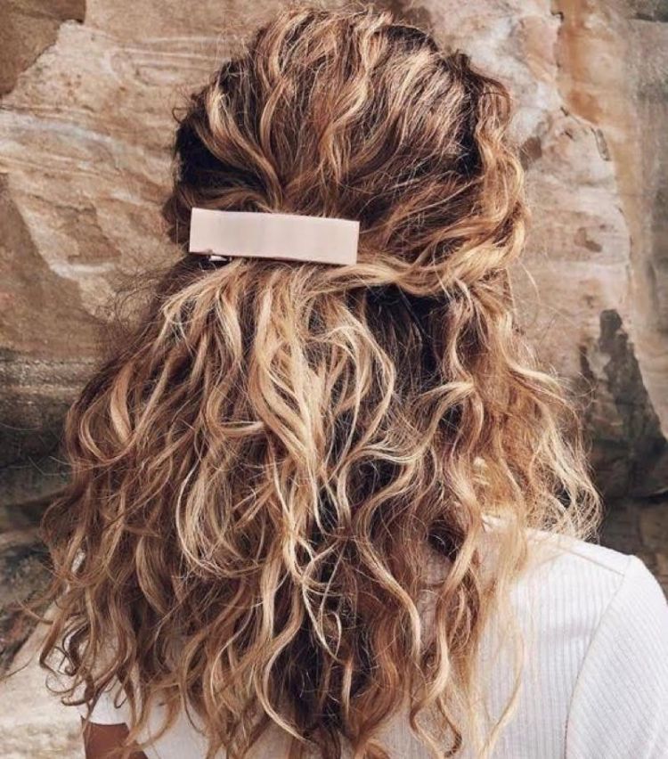 Quick Hairstyles That Are Easy For Ladies To Make Them Look Stylish