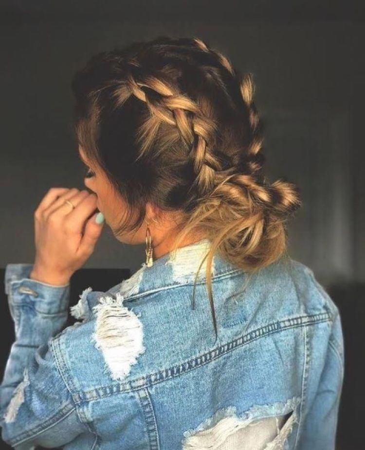 Quick Hairstyles That Are Easy For Ladies To Make Them Look Stylish