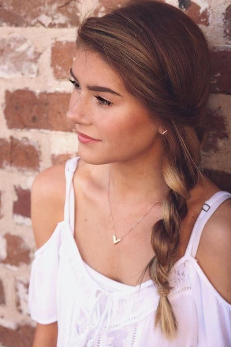 Quick Hairstyles That Are Easy For Ladies To Make Them Look Stylish