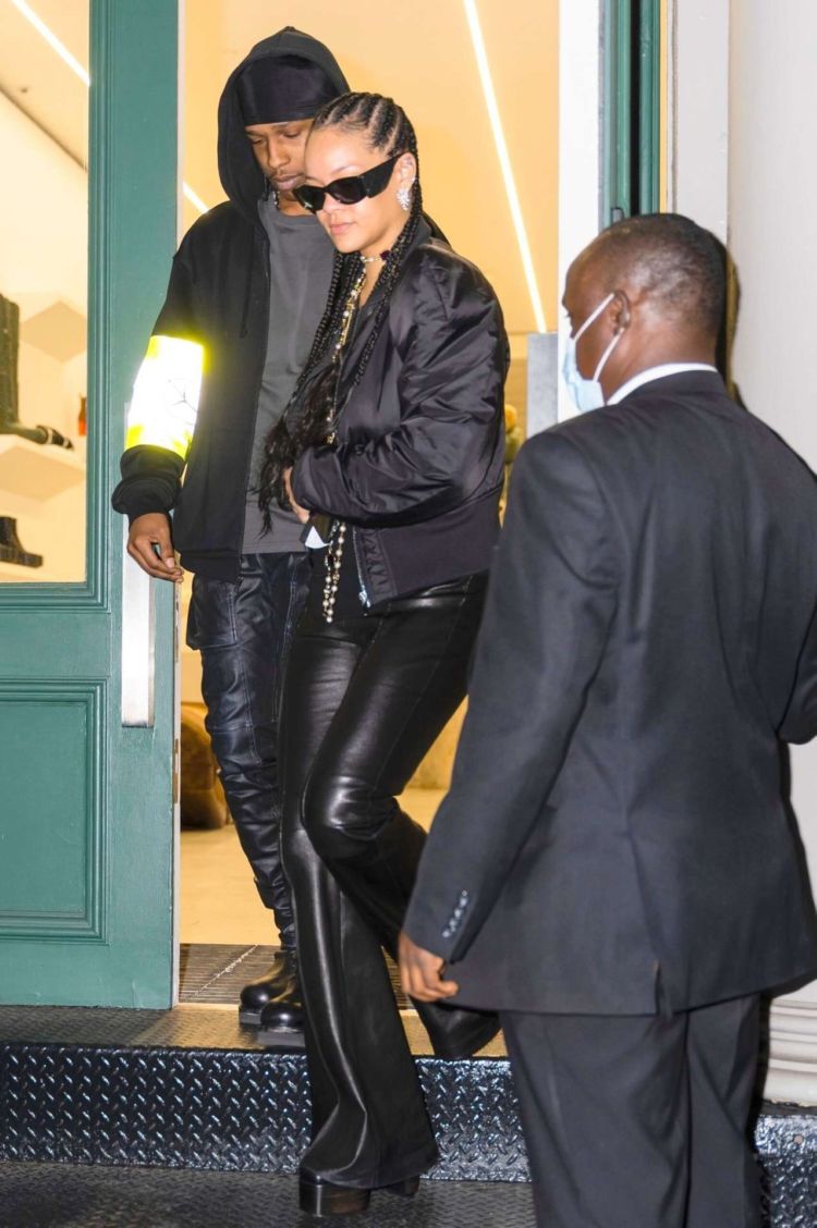 Rihanna Spotted In A Black Outfit In New York