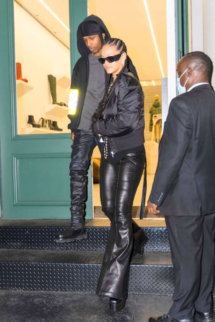 Rihanna Spotted In A Black Outfit In New York