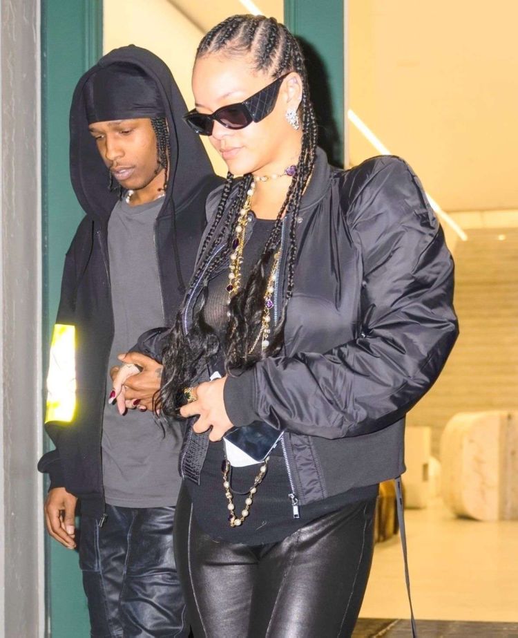 Rihanna Spotted In A Black Outfit In New York