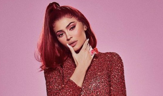 Kylie Jenner Shoots For Her Own 'Kylie Cosmetics' Campaign: Valentines