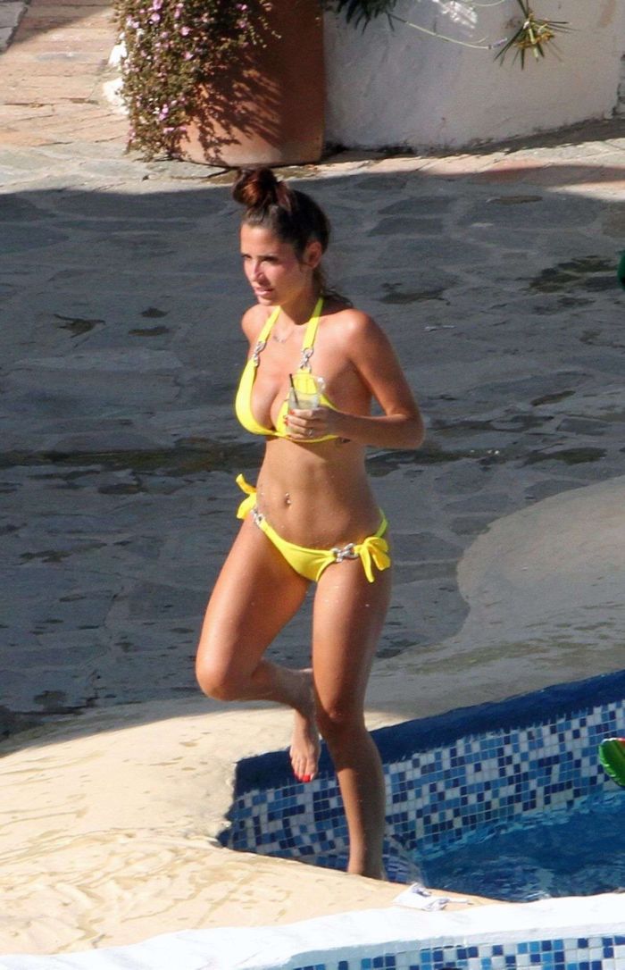 Alessia Macari Enjoying In Yellow Bikini At The Poolside In Benevento