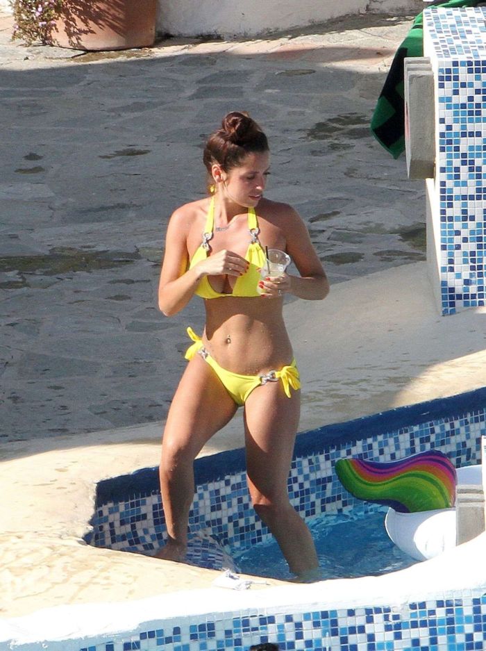 Alessia Macari Enjoying In Yellow Bikini At The Poolside In Benevento
