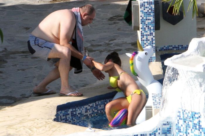 Alessia Macari Enjoying In Yellow Bikini At The Poolside In Benevento