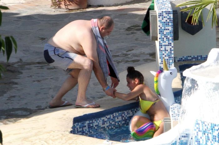 Alessia Macari Enjoying In Yellow Bikini At The Poolside In Benevento