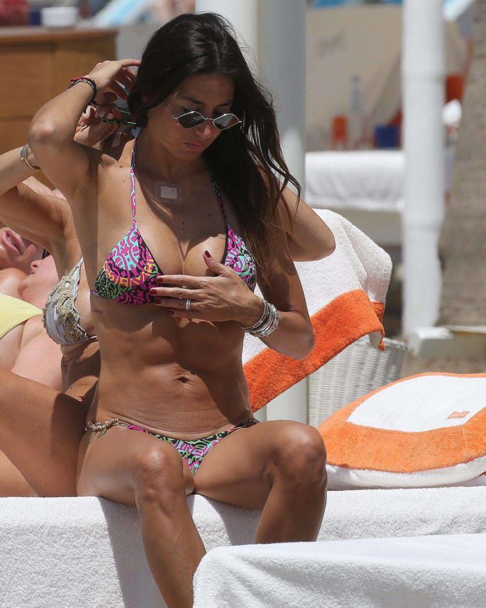 Elisabetta Gregoraci Relaxing In A Bikini At The Beach In Miami
