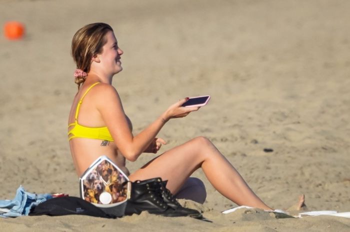 Ireland Baldwin Enjoying Bikini Vacation At The Beach In Malibu