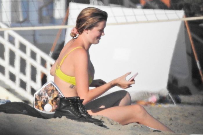Ireland Baldwin Enjoying Bikini Vacation At The Beach In Malibu