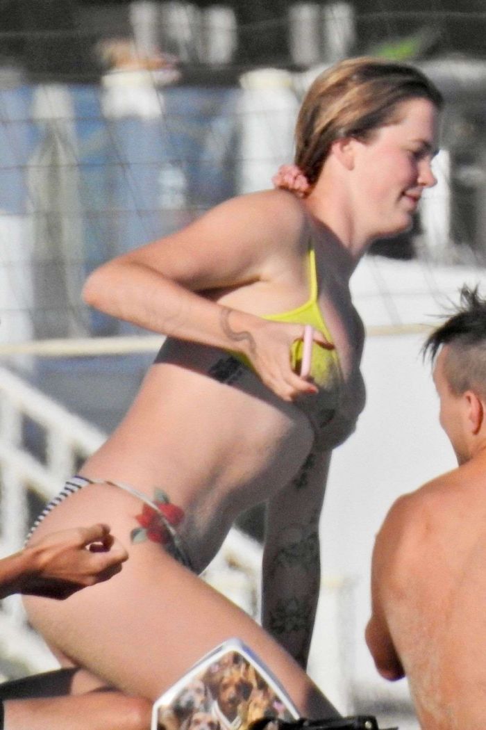 Ireland Baldwin Enjoying Bikini Vacation At The Beach In Malibu