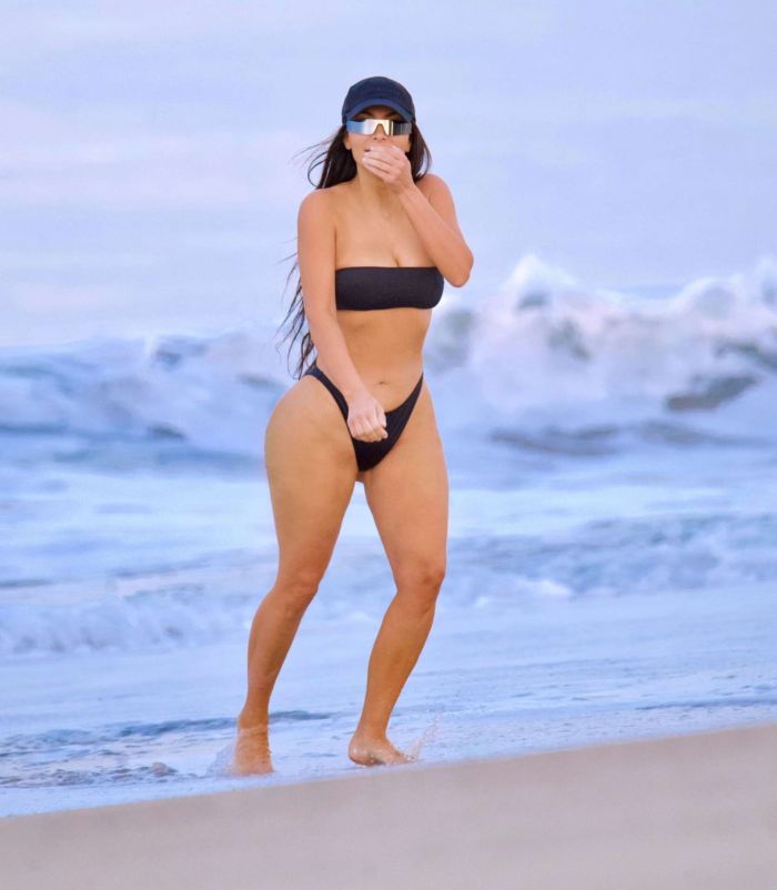 Kim Kardashian In A Black Bikini At The Beach In Malibu