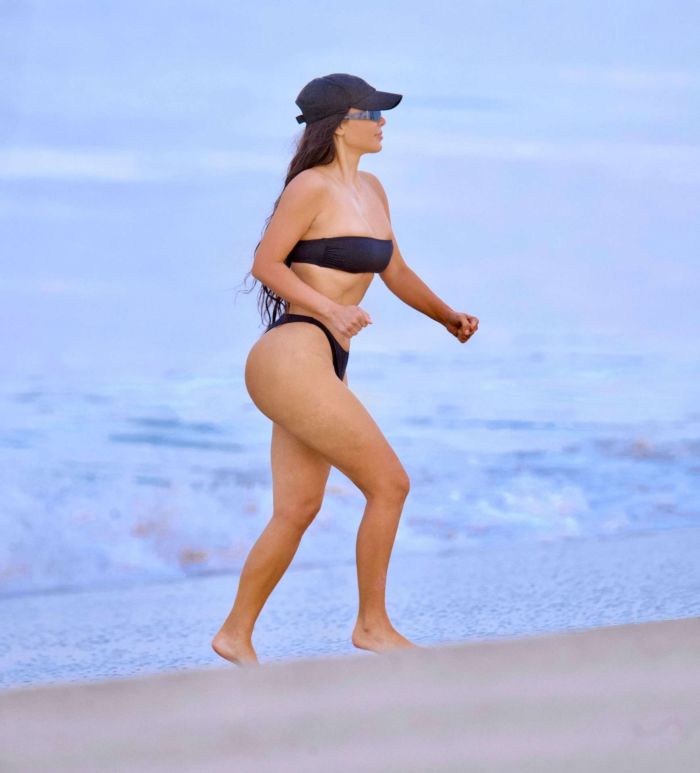 Kim Kardashian In A Black Bikini At The Beach In Malibu