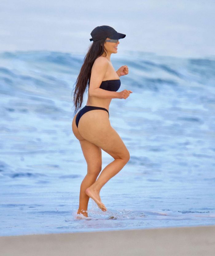 Kim Kardashian In A Black Bikini At The Beach In Malibu