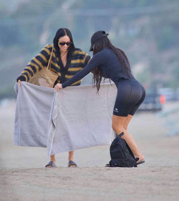 Kim Kardashian In A Black Bikini At The Beach In Malibu