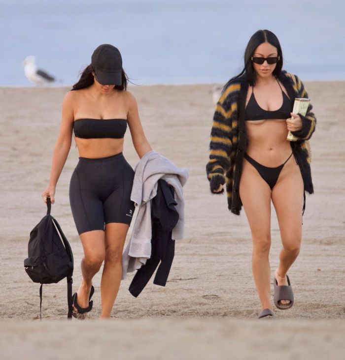 Kim Kardashian In A Black Bikini At The Beach In Malibu