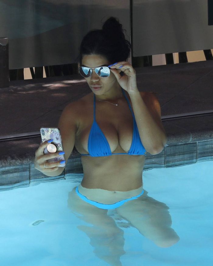 Suelyn Medeiros In A Blue Bikini At A Pool Of Luxury Hotel In LA