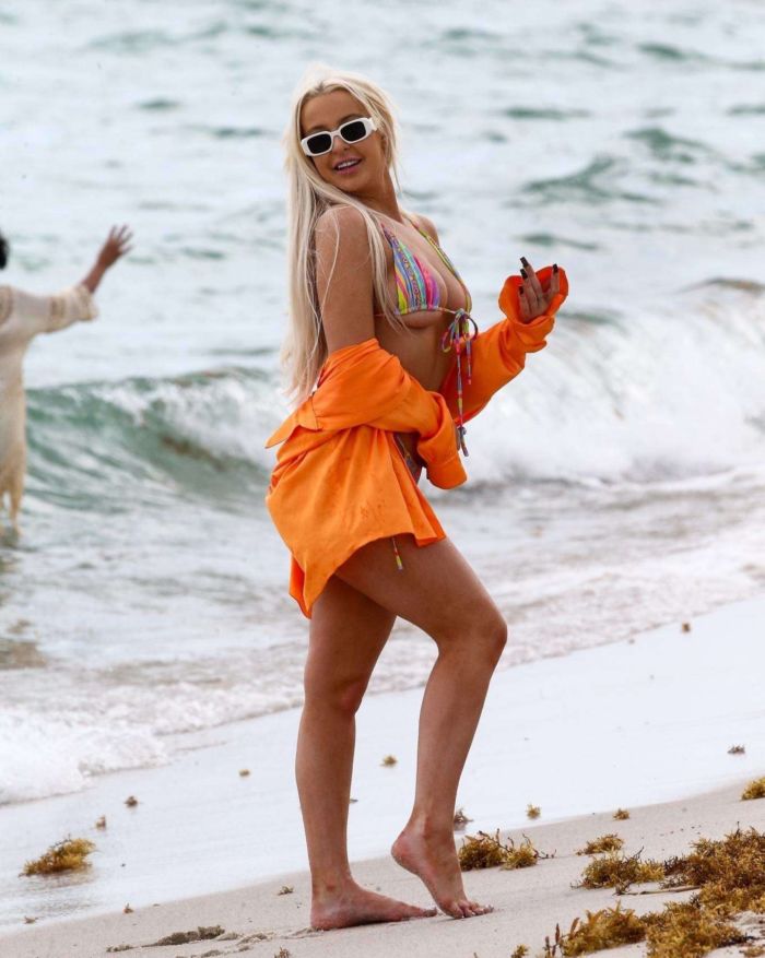 Tana Mongeau In Bikini With Friends On The Beach In Miami