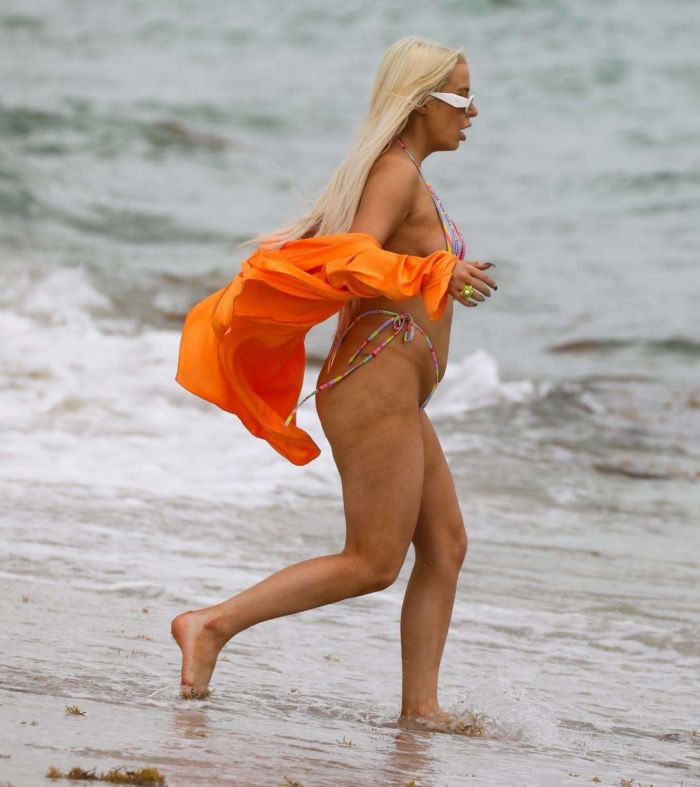 Tana Mongeau In Bikini With Friends On The Beach In Miami