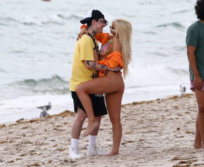 Tana Mongeau In Bikini With Friends On The Beach In Miami