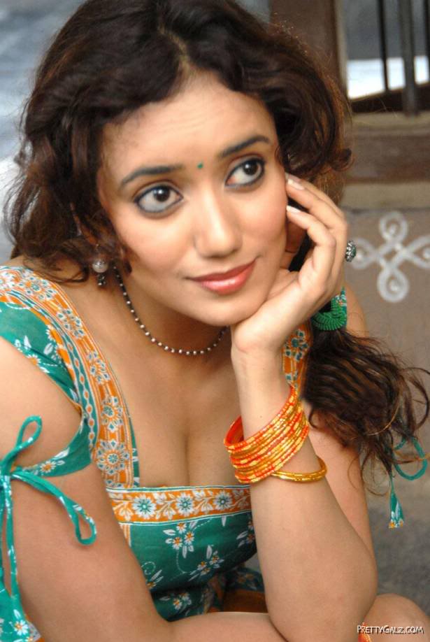 Telugu Actress Sriya Narayan